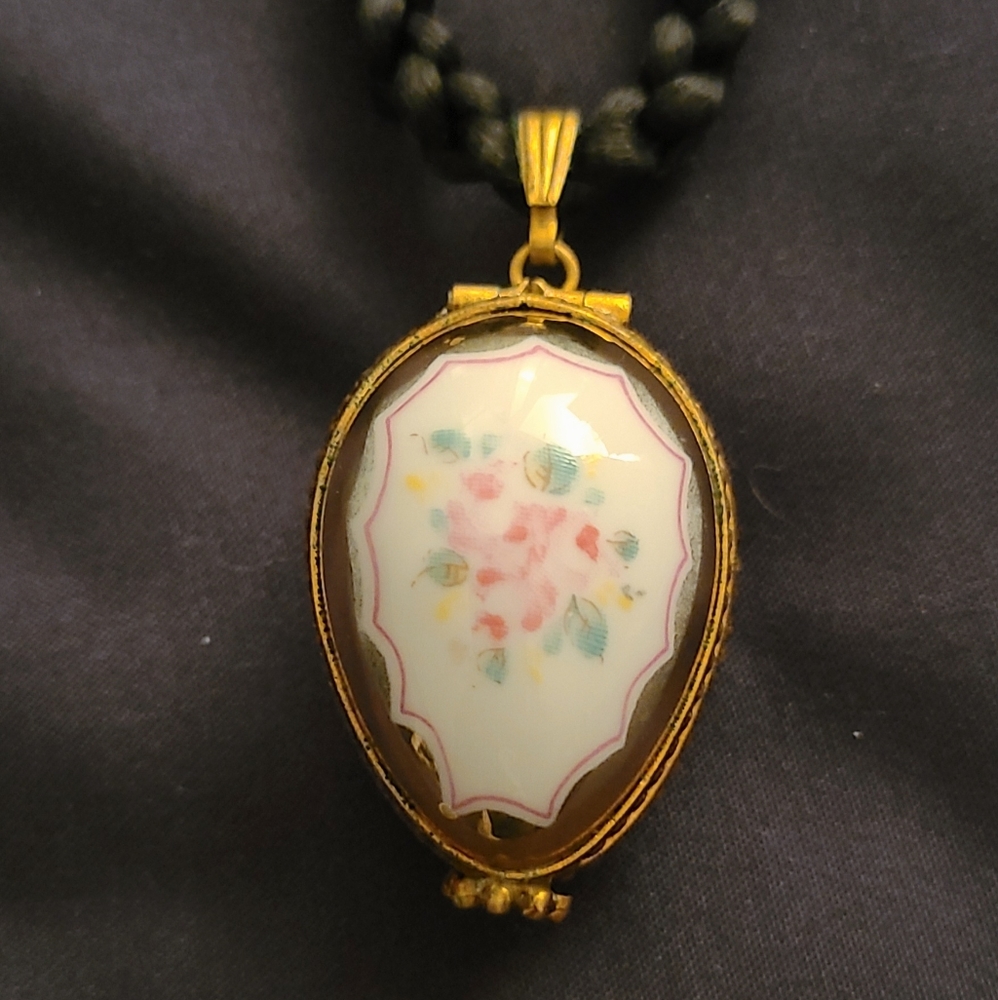 Chic Vintage Limoges France Hand Painted Porcelain Egg Locket Necklace